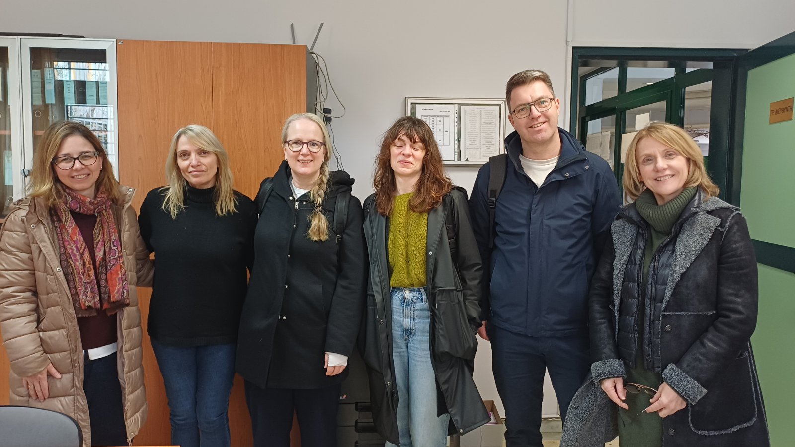 Οι τρεις Γερμανοί εκπαιδευτικοί και εκπαιδευτικοί της ομάδας Erasmus+ στο γραφείο της Διευθύντριας